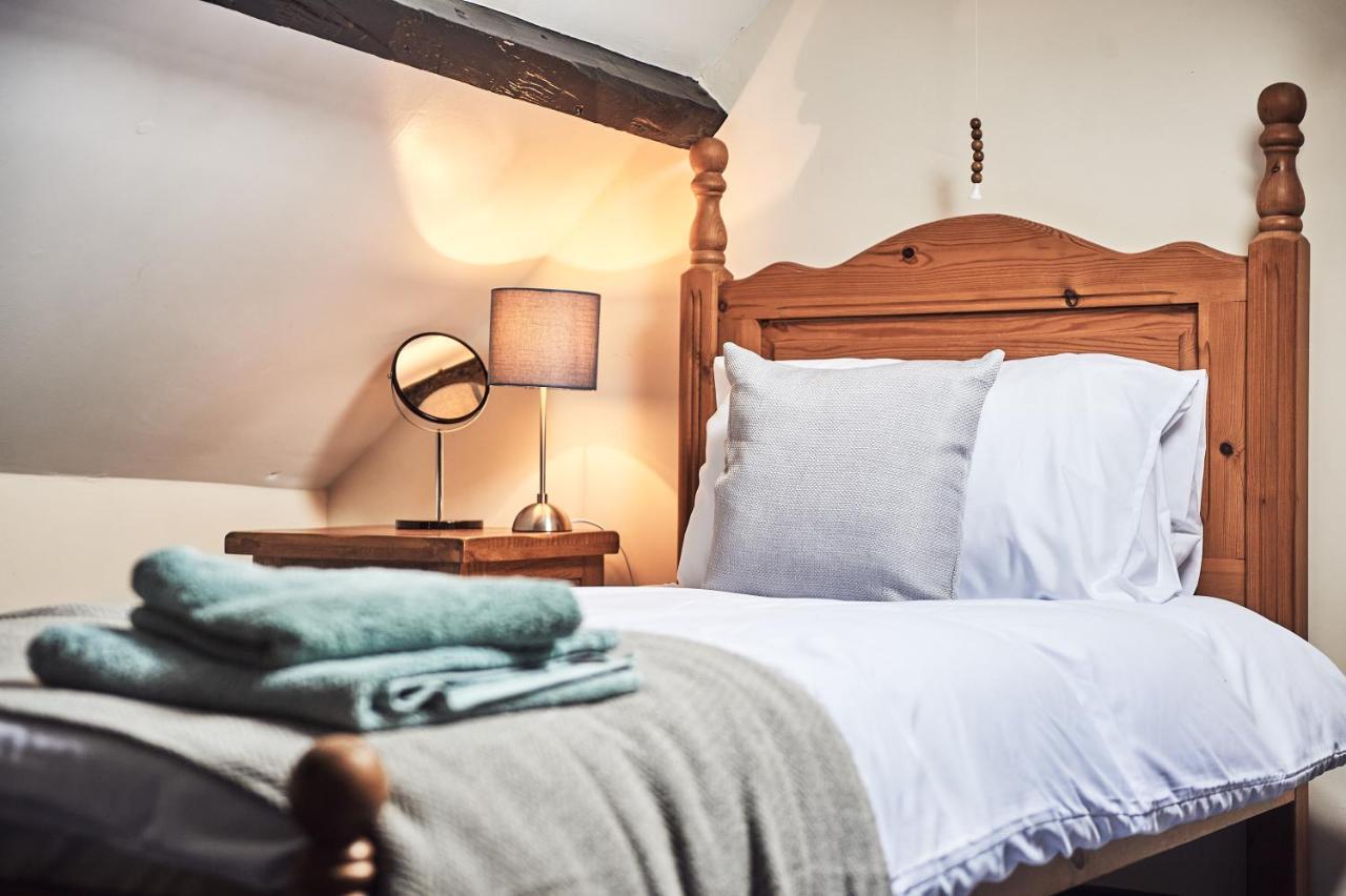 Penuwch Boathouse- Lakeside Rural Cottage Ideal For Families With Indoor Heated Pool Carmarthen Extérieur photo