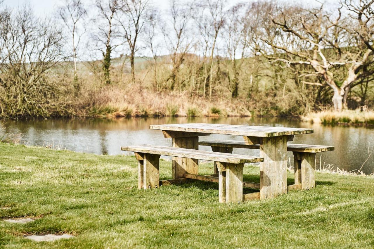 Penuwch Boathouse- Lakeside Rural Cottage Ideal For Families With Indoor Heated Pool Carmarthen Extérieur photo