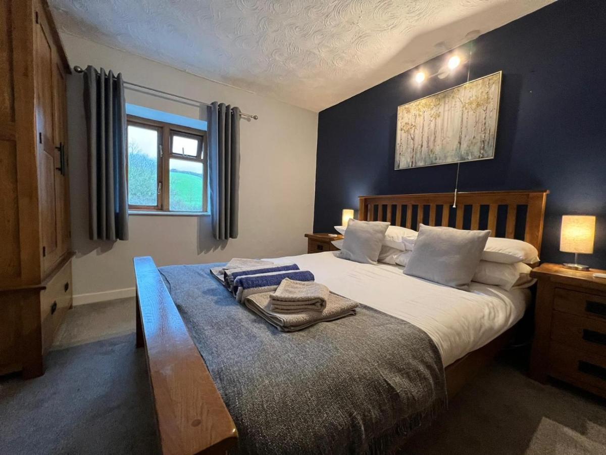 Penuwch Boathouse- Lakeside Rural Cottage Ideal For Families With Indoor Heated Pool Carmarthen Extérieur photo